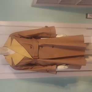 Vintage trench coat. Khaki and yellow
